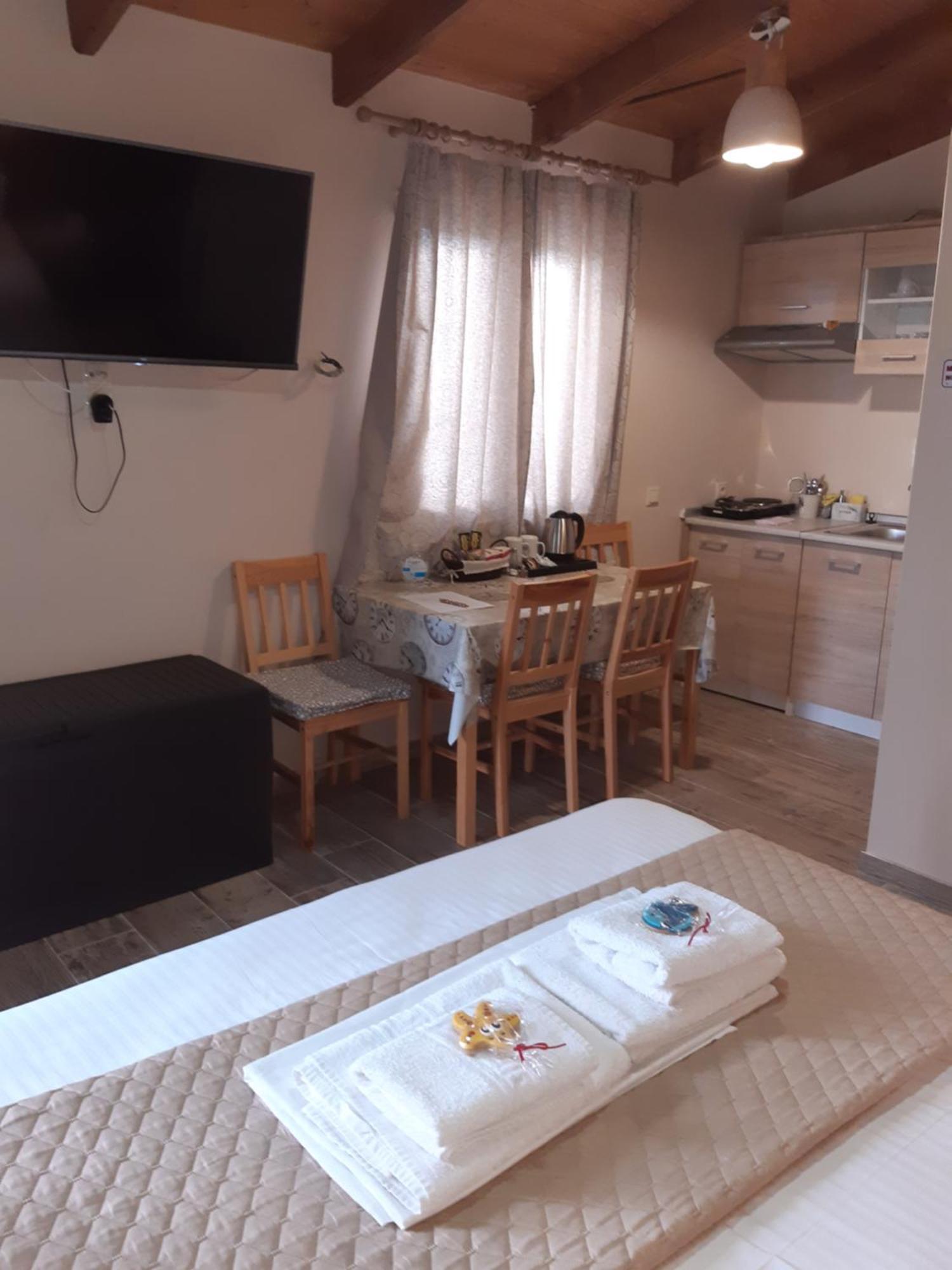 Room Near The Airport Pikermion Room photo